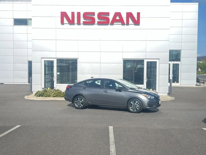 2025 Nissan Versa SV photo 1