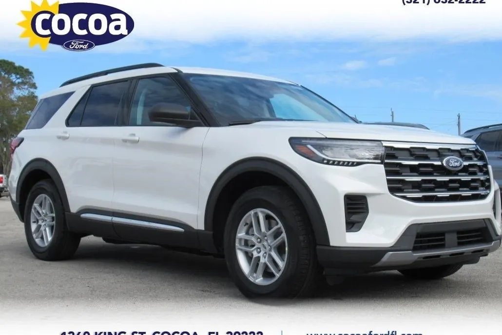 2025 Ford Explorer photo 1