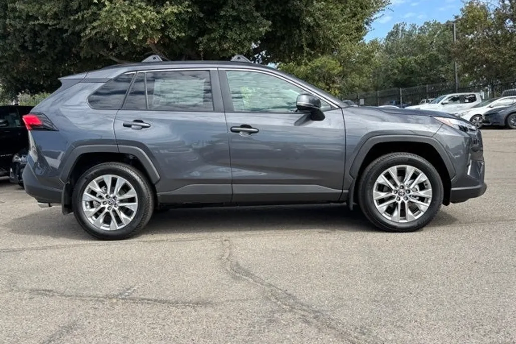 2025 Toyota RAV4 XLE Premium photo 1