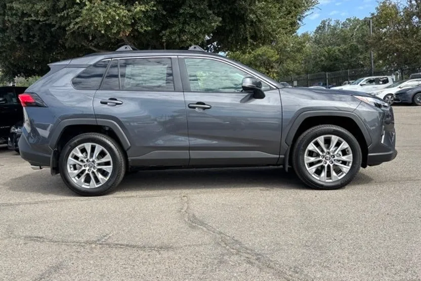 2025 Toyota RAV4 XLE Premium photo 1