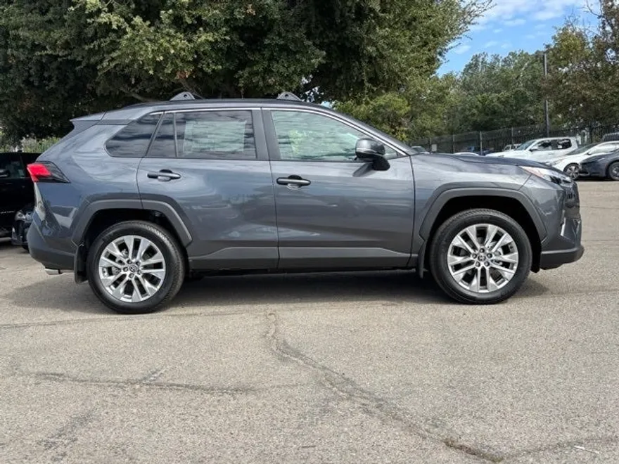 2025 Toyota RAV4 XLE Premium photo 1