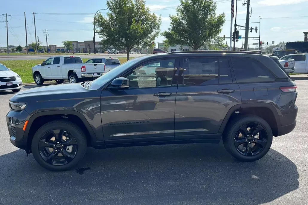 2025 Jeep Grand Cherokee Limited photo 1