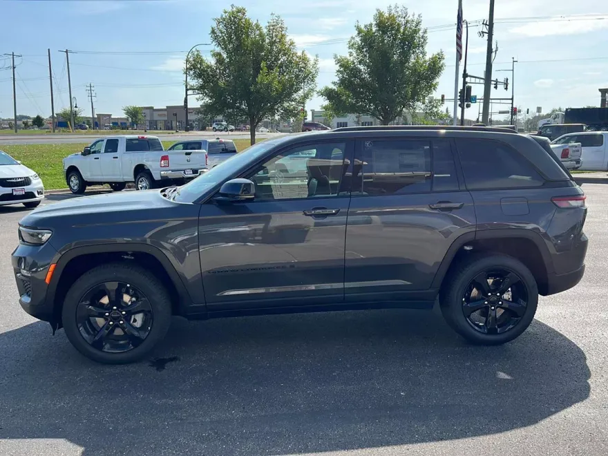 2025 Jeep Grand Cherokee Limited photo 1