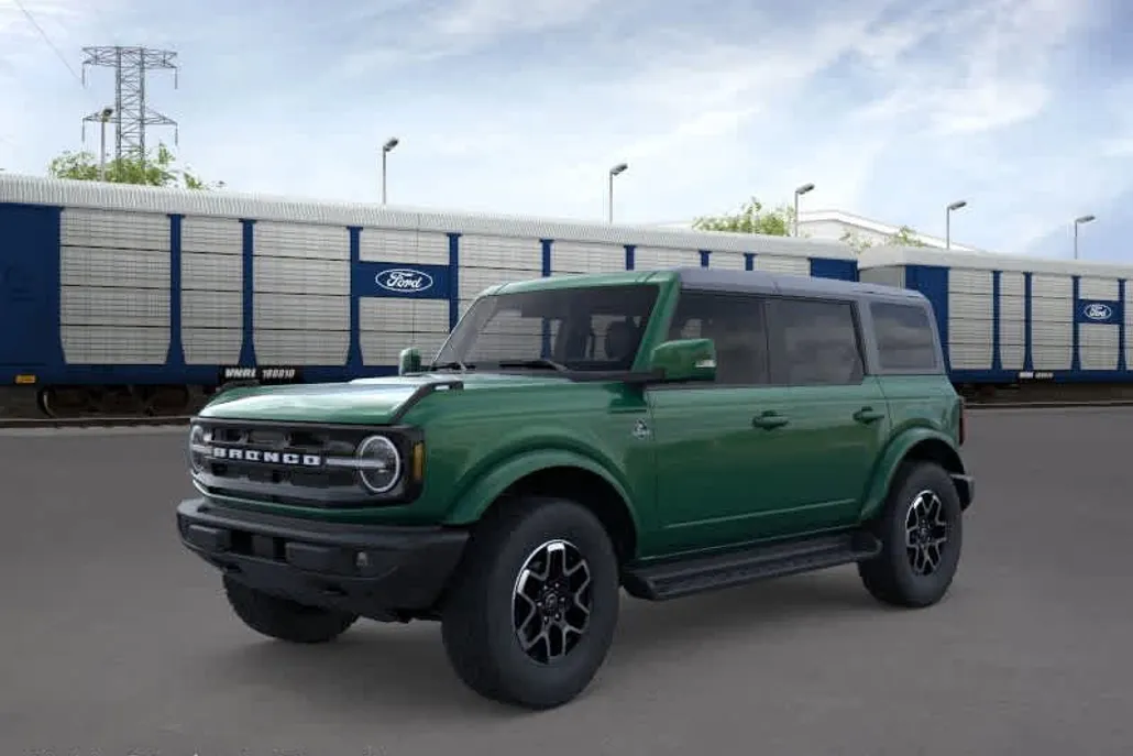 2025 Ford Bronco Outer Banks photo 1