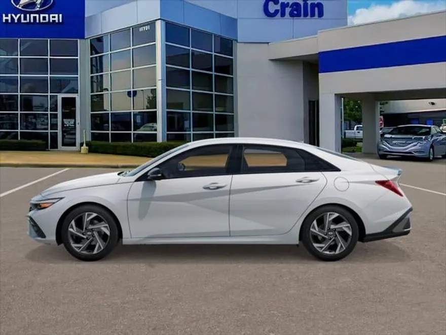 2025 Hyundai Elantra SEL Sport photo 1