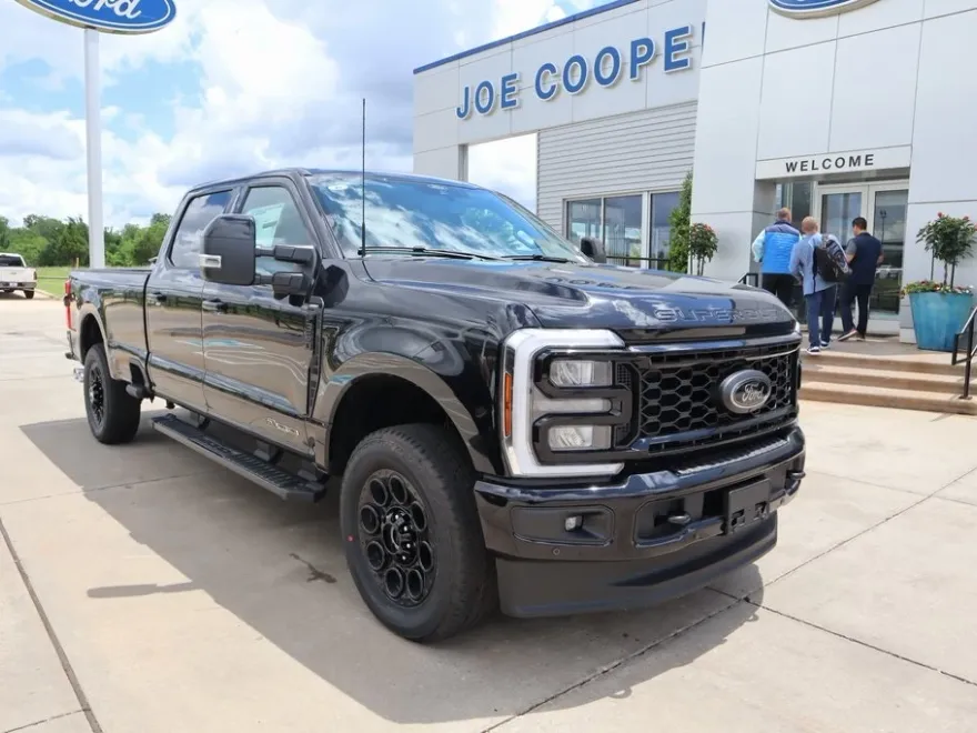 2025 Ford F-350 Lariat photo 1