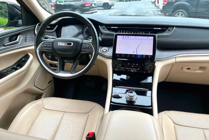 2022 Jeep Grand Cherokee Limited photo 1