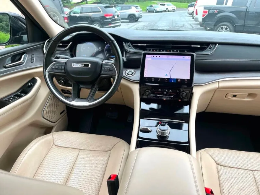 2022 Jeep Grand Cherokee Limited photo 1