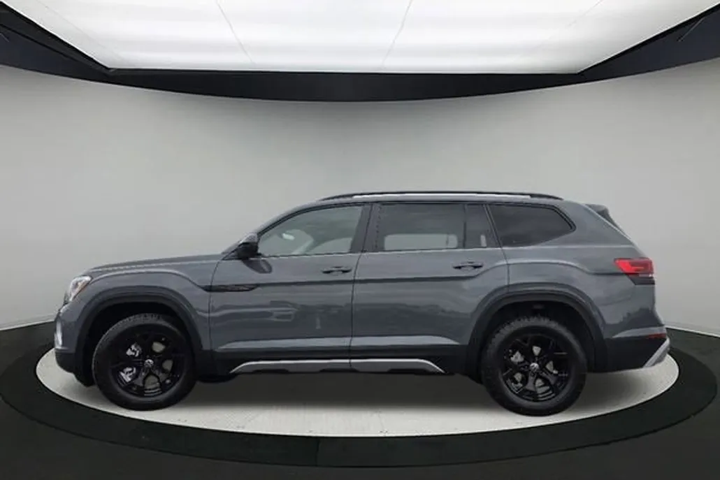 2025 Volkswagen Atlas Peak Edition photo 1
