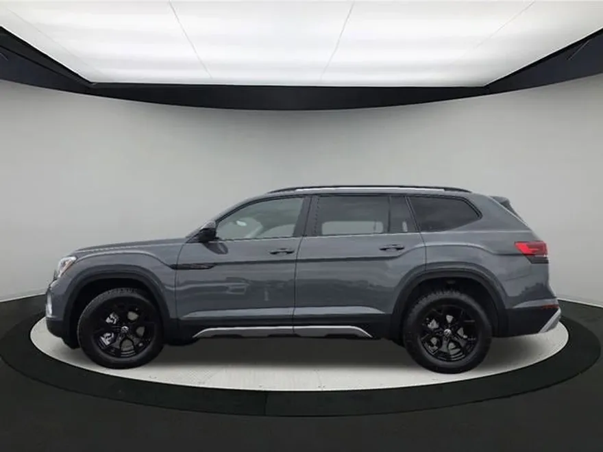 2025 Volkswagen Atlas Peak Edition photo 1