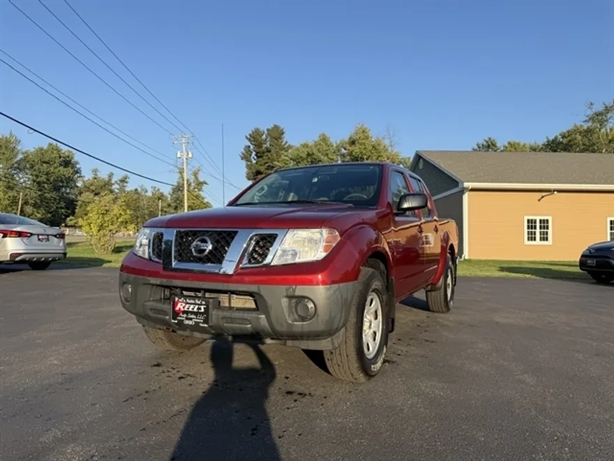 2015 Nissan Frontier S Crew Cab photo 1