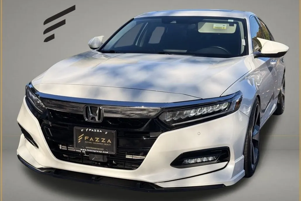 2019 Honda Accord Touring 2.0T photo 1