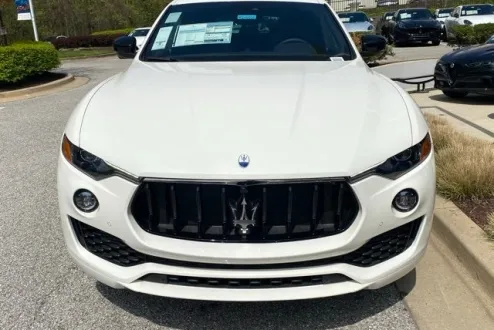 2024 Maserati Levante GT photo 3