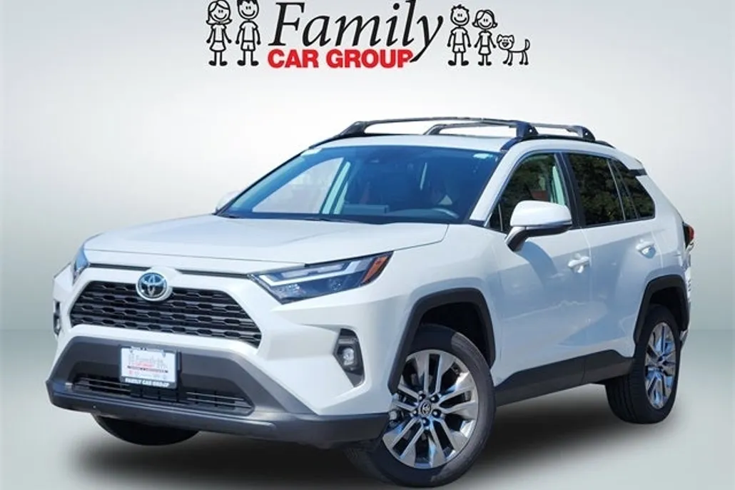 2025 Toyota RAV4 XLE Premium photo 1
