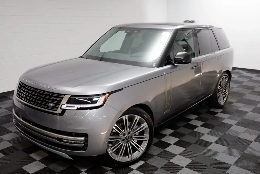 2025 Land Rover Range Rover SE photo 1