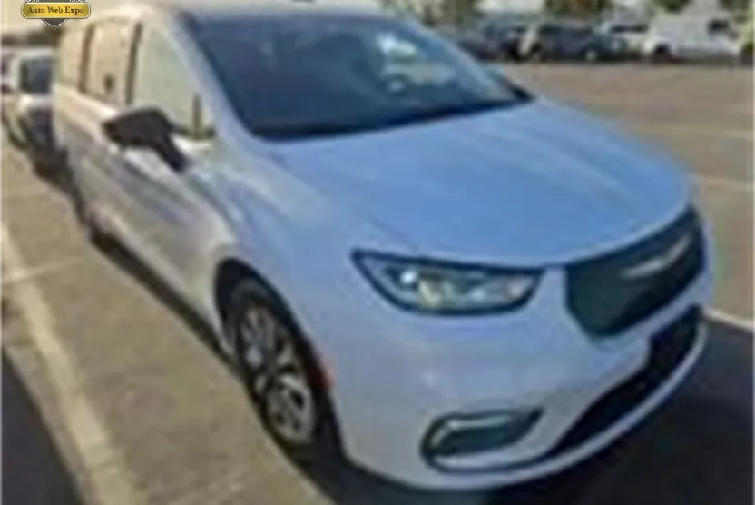 2024 Chrysler Pacifica Hybrid photo 1
