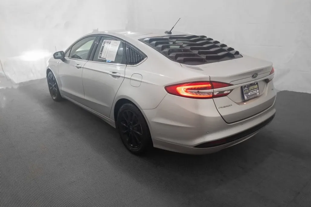 2017 Ford Fusion SE photo 1