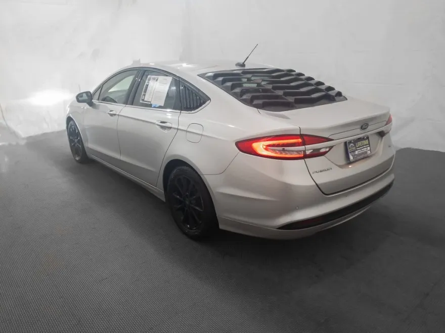 2017 Ford Fusion SE photo 1