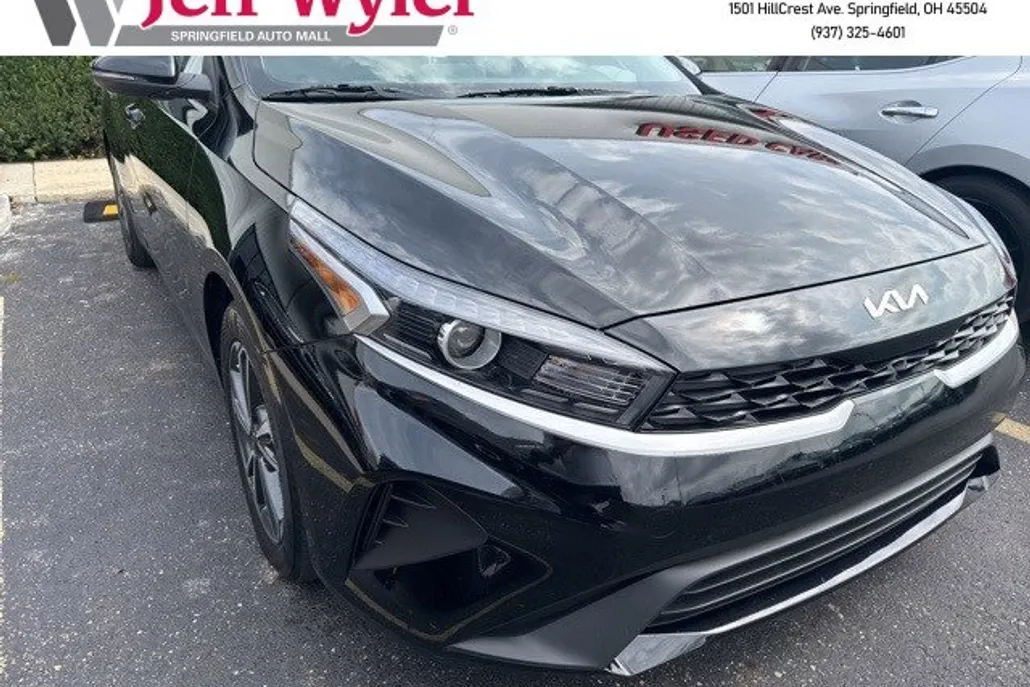 2023 Kia Forte LXS photo 1