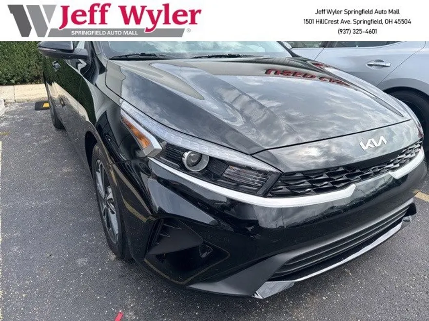 2023 Kia Forte LXS photo 1
