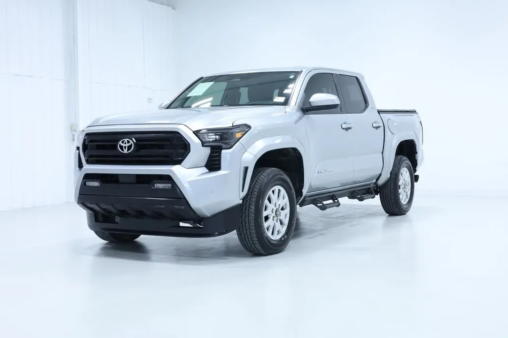 2024 Toyota Tacoma 4x4 SR5 photo 1