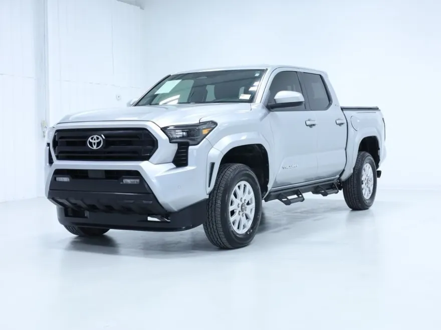 2024 Toyota Tacoma 4x4 SR5 photo 1