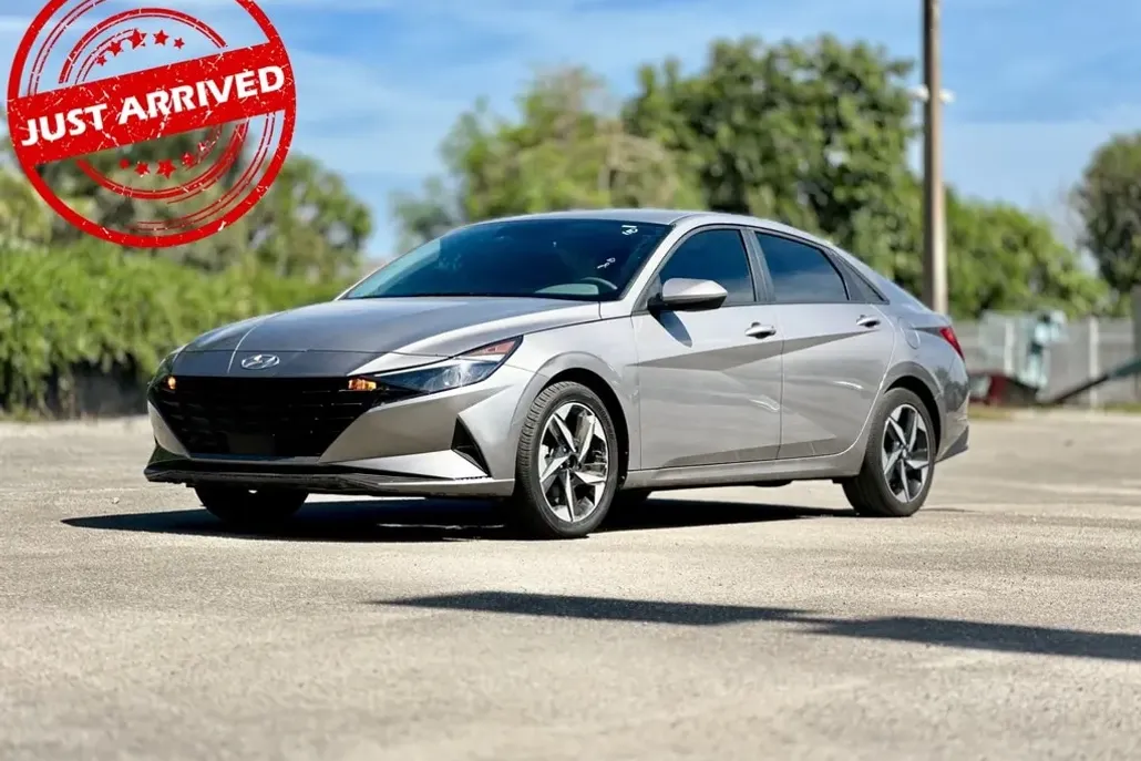 2023 Hyundai Elantra SEL photo 1