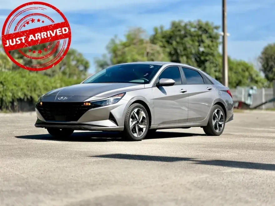 2023 Hyundai Elantra SEL photo 1