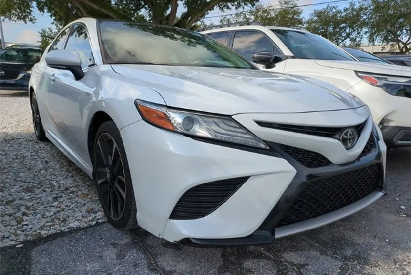 2019 Toyota Camry XSE photo 1
