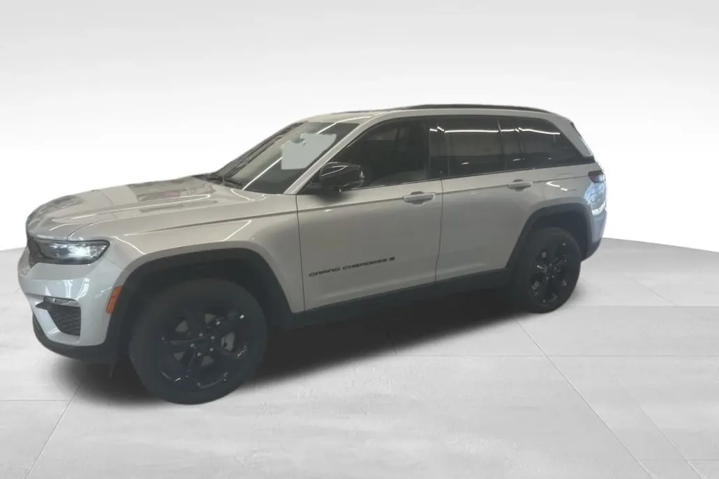 2025 Jeep Grand Cherokee Limited photo 1
