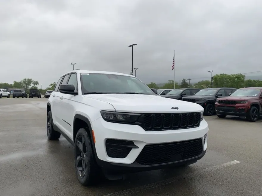 2025 Jeep Grand Cherokee Altitude photo 1