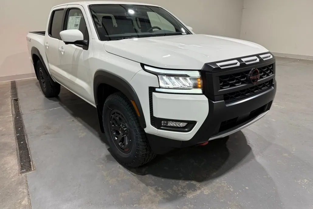 2025 Nissan Frontier Crew Cab PRO-X photo 1