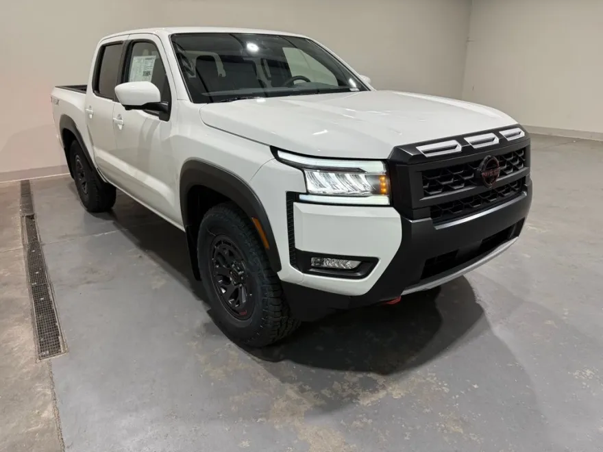 2025 Nissan Frontier Crew Cab PRO-X photo 1