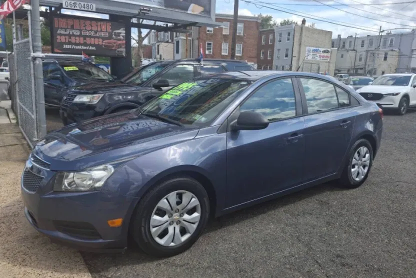 2013 Chevrolet Cruze LS photo 1