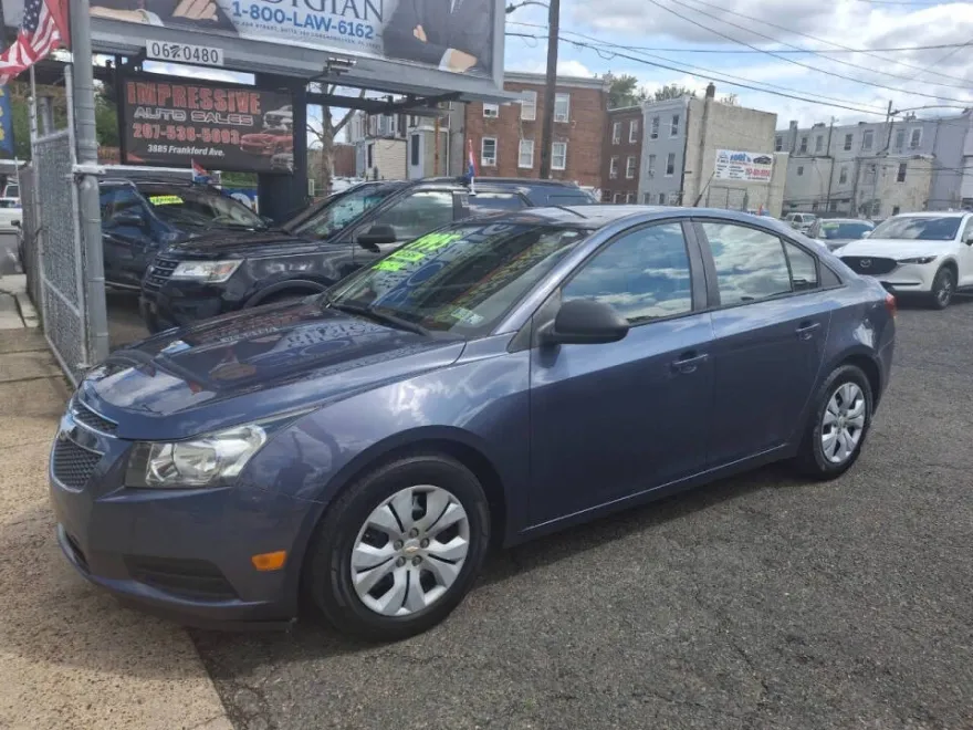 2013 Chevrolet Cruze LS photo 1