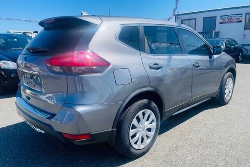 2018 Nissan Rogue S photo 1
