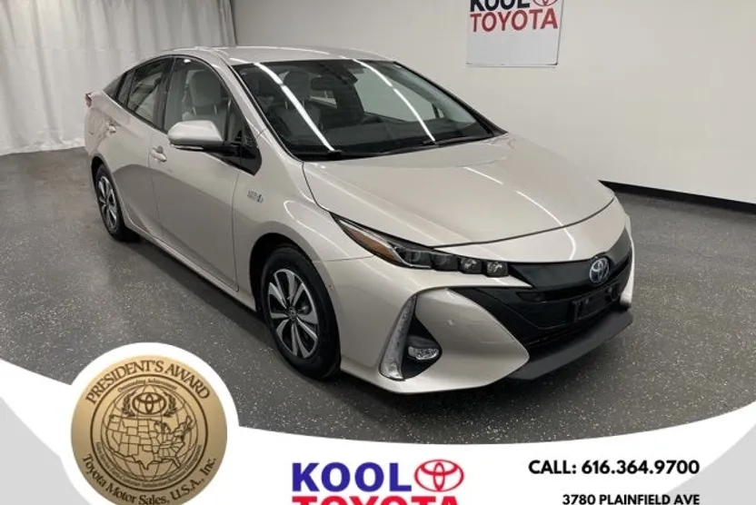 2017 Toyota Prius Prime Advanced photo 1