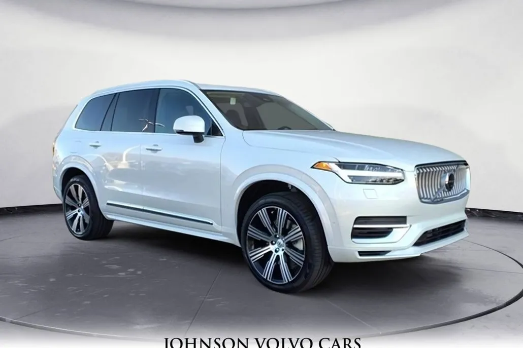 2025 Volvo XC90 T8 AWD photo 1