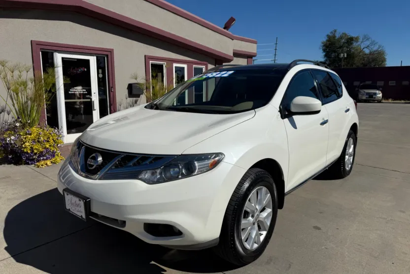 2012 Nissan Murano SV photo 1