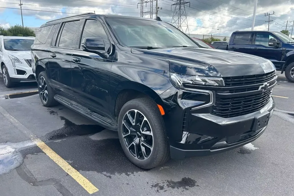 2024 Chevrolet Suburban RST photo 1