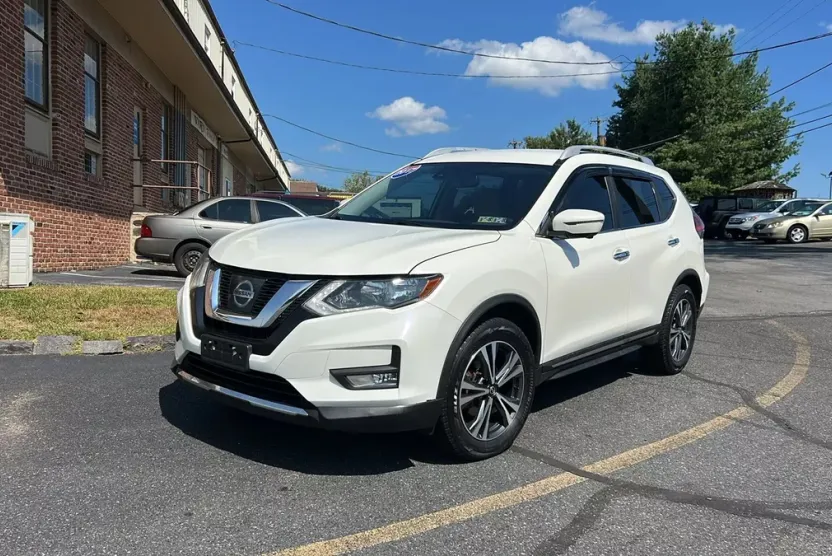 2017 Nissan Rogue SL photo 1
