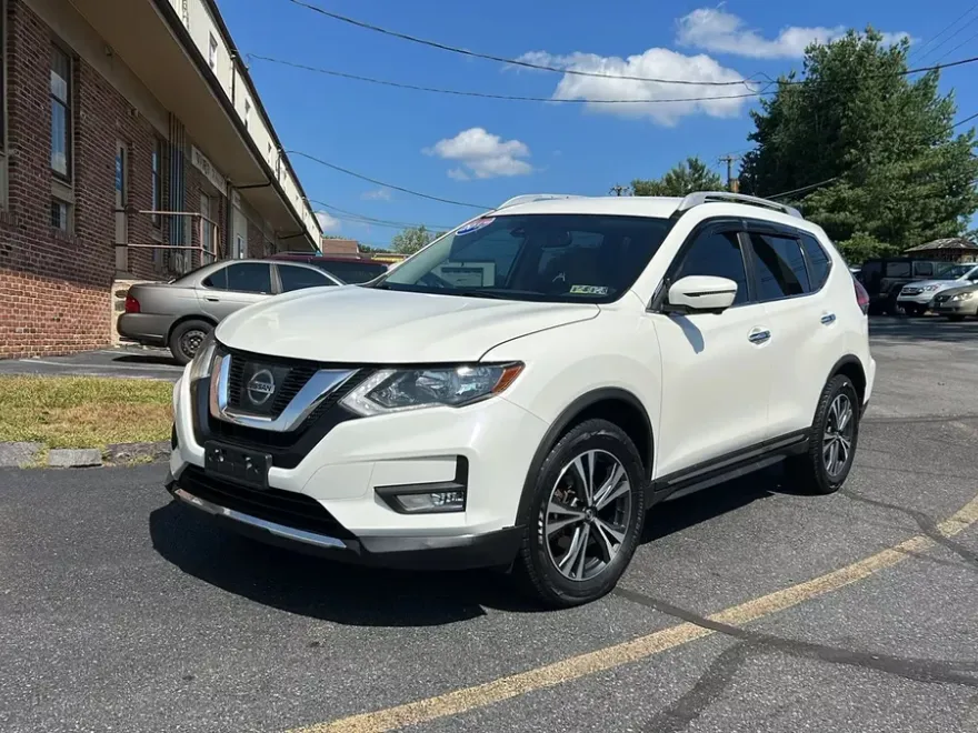 2017 Nissan Rogue SL photo 1