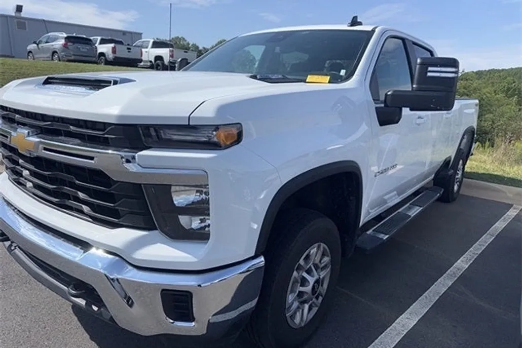 2024 Chevrolet Silverado 2500HD LT photo 1