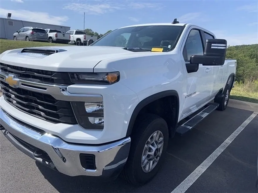 2024 Chevrolet Silverado 2500HD LT photo 1