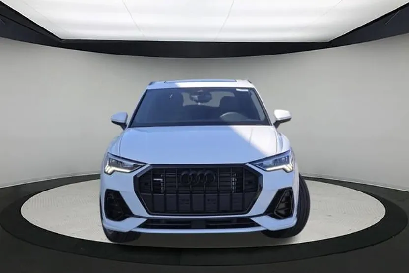 2025 Audi Q3 S line Premium photo 1