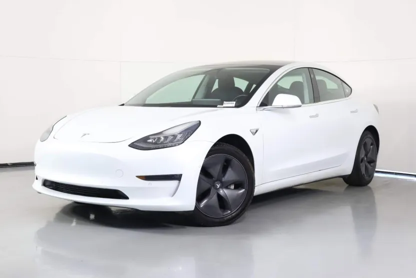 2019 Tesla Model 3 Standard Range Plus photo 1