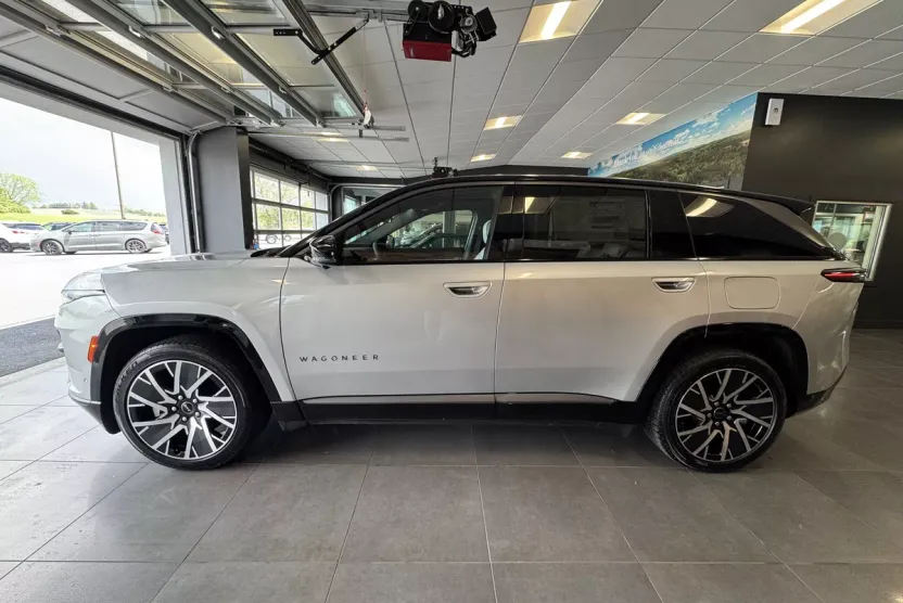 2025 Jeep Wagoneer S Limited photo 1
