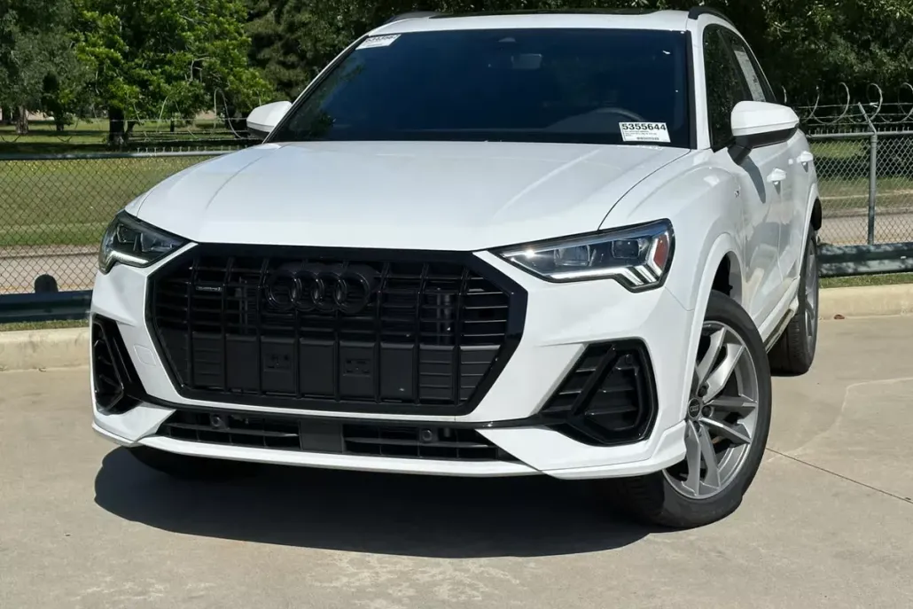 2025 Audi Q3 45 TFSI S line Premium photo 1