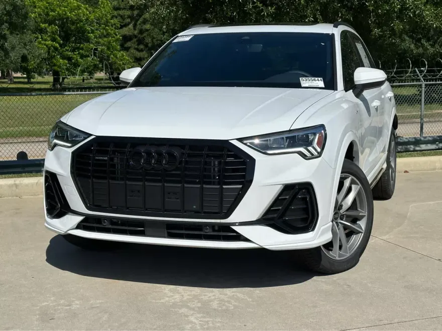 2025 Audi Q3 45 TFSI S line Premium photo 1