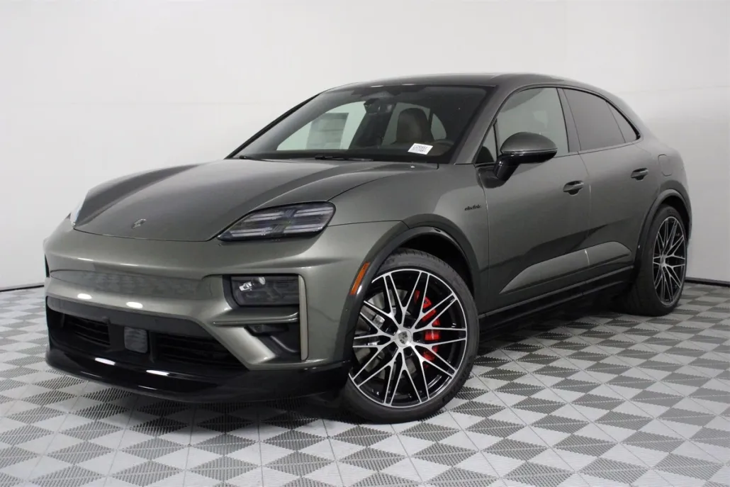 2025 Porsche Macan Electric Turbo photo 1